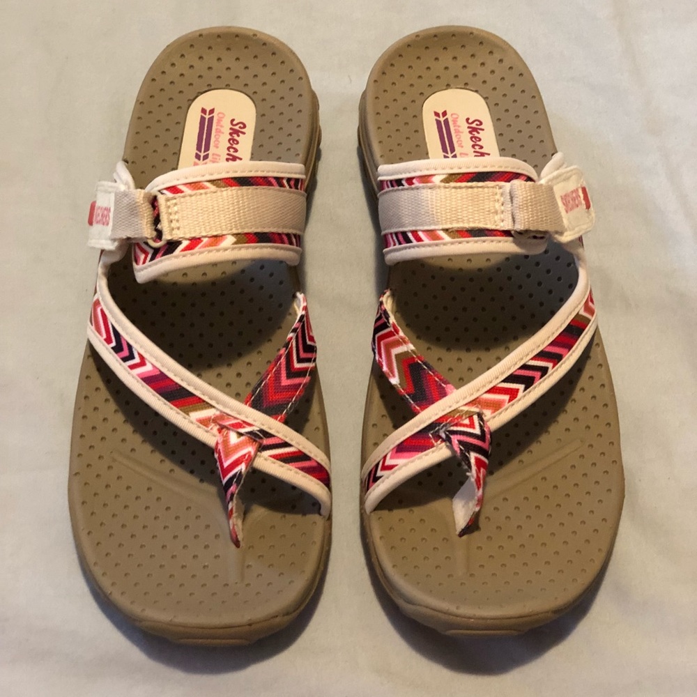 NWOT Skechers outdoor style Sandals